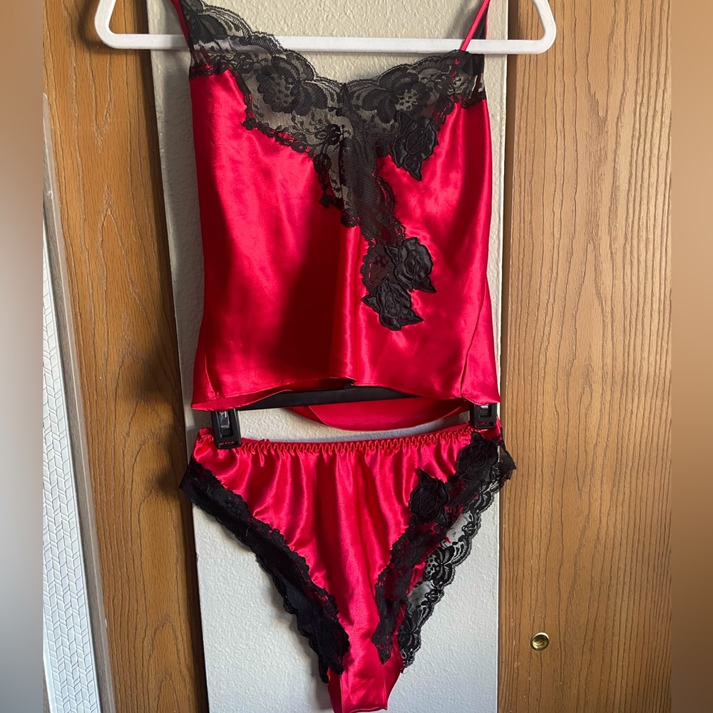 Victoria’s Secret Gold Label Set